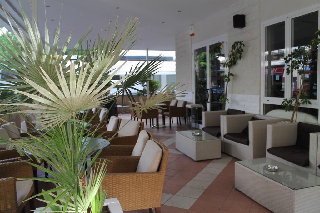 Hotel Sant'Elena ริมินี ภายนอก รูปภาพ
